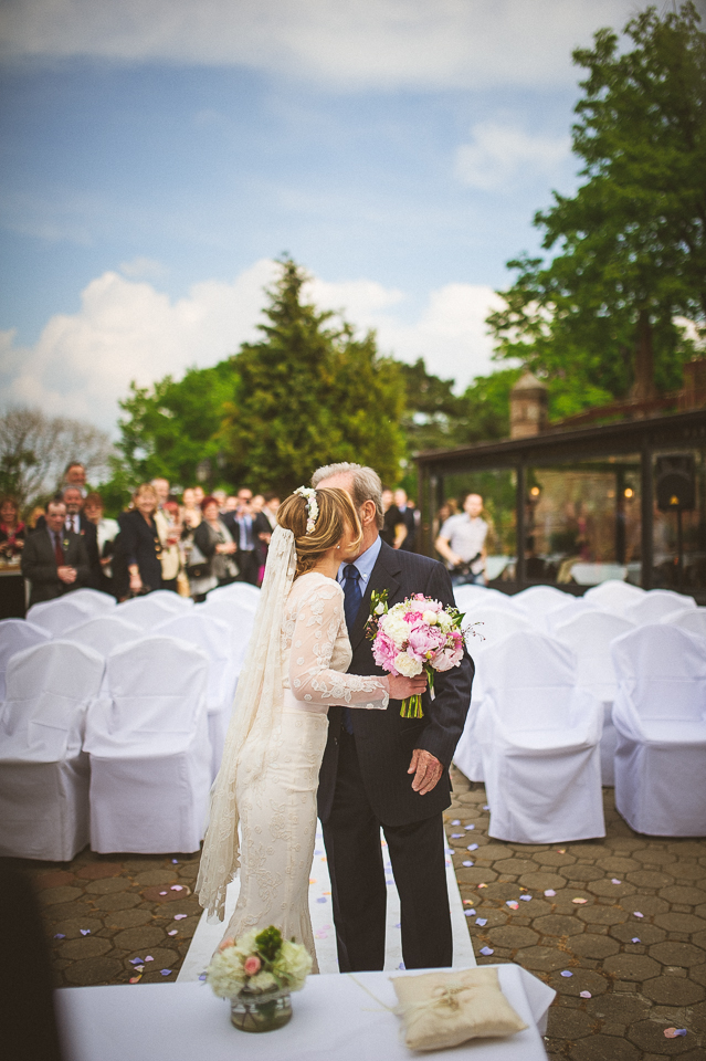 Venčanje — svečani ljubac