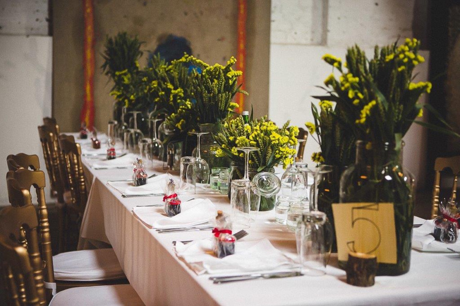 Panorama prostora osveženog Edison sijalicama