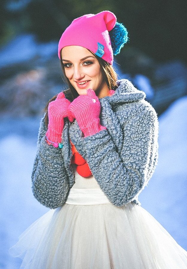 Detalj mladoženje sa fluo mašnom