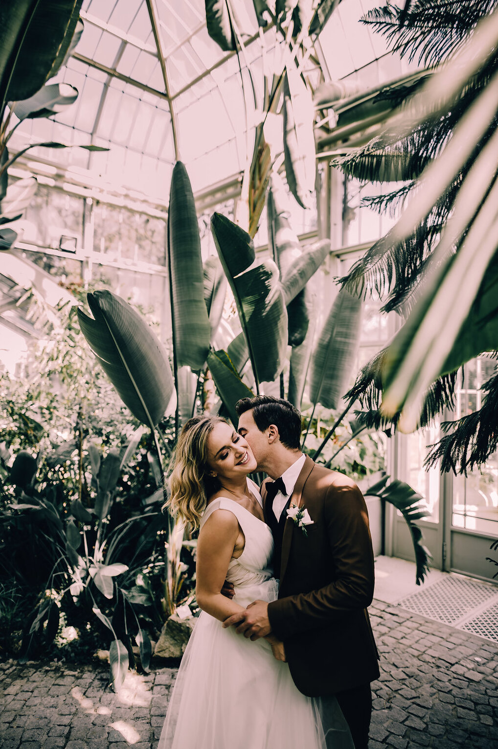 Par u botaničkoj bašti na mostu