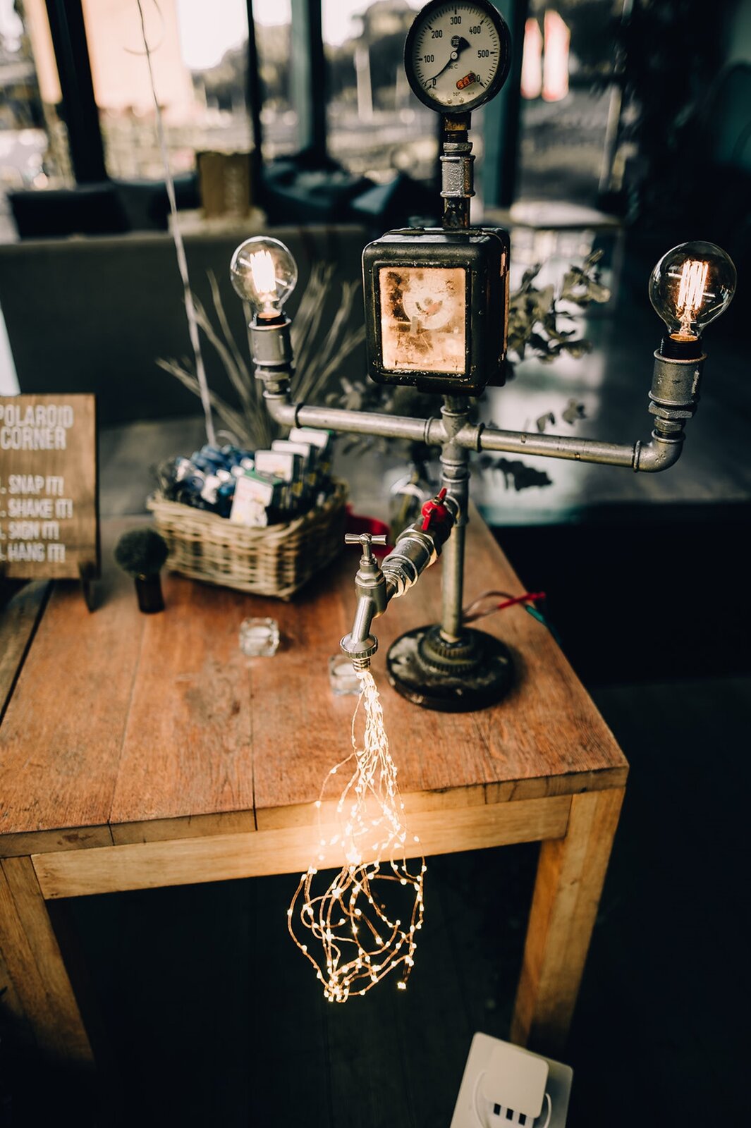 Portret mlade sa buketom