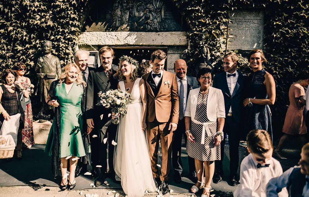 Izlaz mladenaca iz crkve