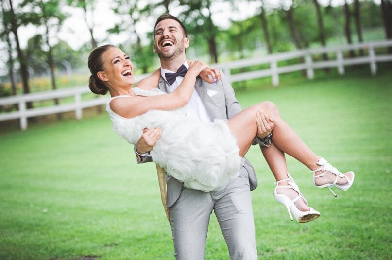 Milena u Mihano Momosa venčanici, čipkasta puder roze haljina