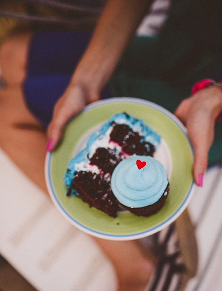 Goran na jedrilici — portret u sumraku