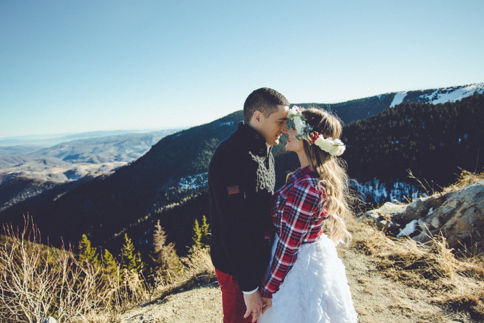 Par u zagrljaju na snežnom pejzažu Kopaonika