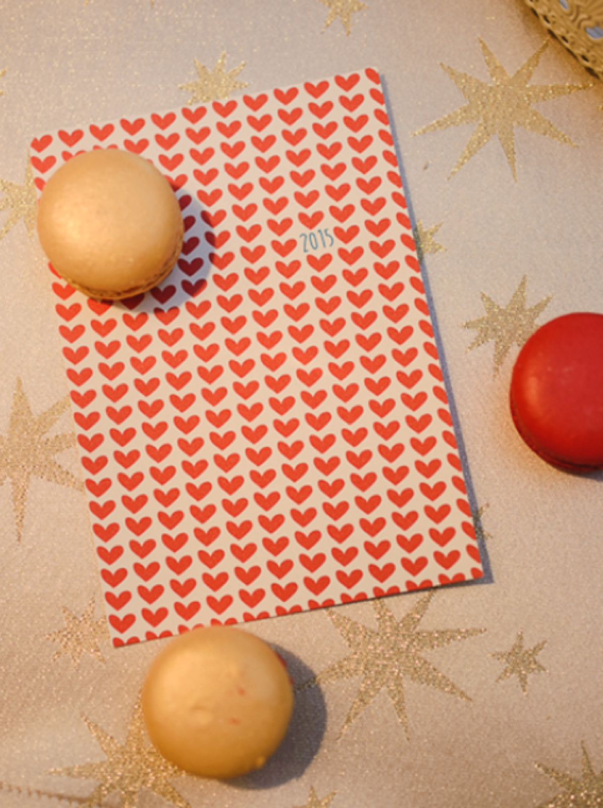 Praznicni ukrasi sa ispisanim porukom