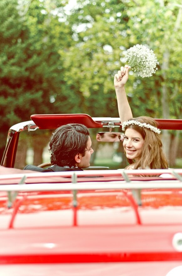 Nela — portret sa buketom