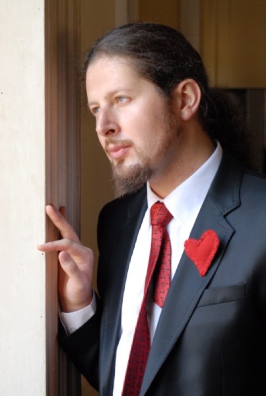 Ivan u odelu sa brčić kravatom