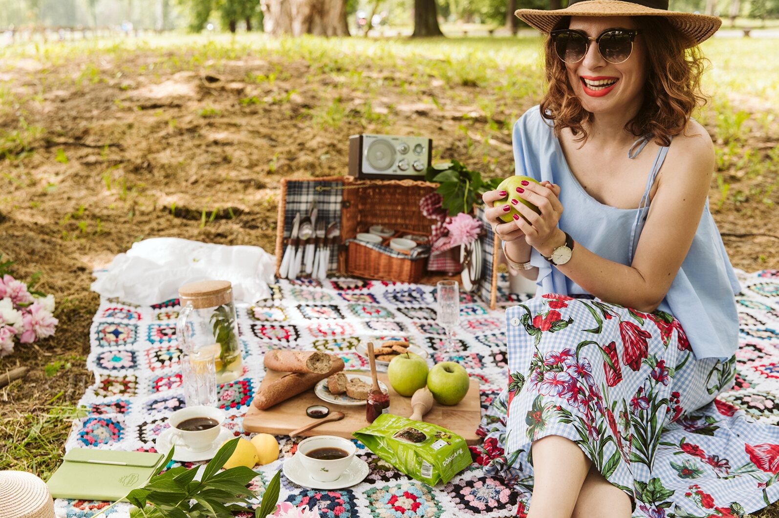 Par na pikniku sa kafom